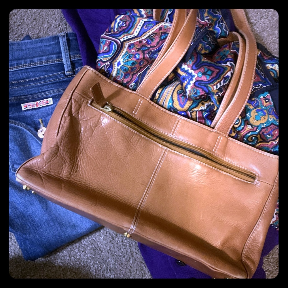 Tan Hobo bag with a lot of storage space! Vintage!